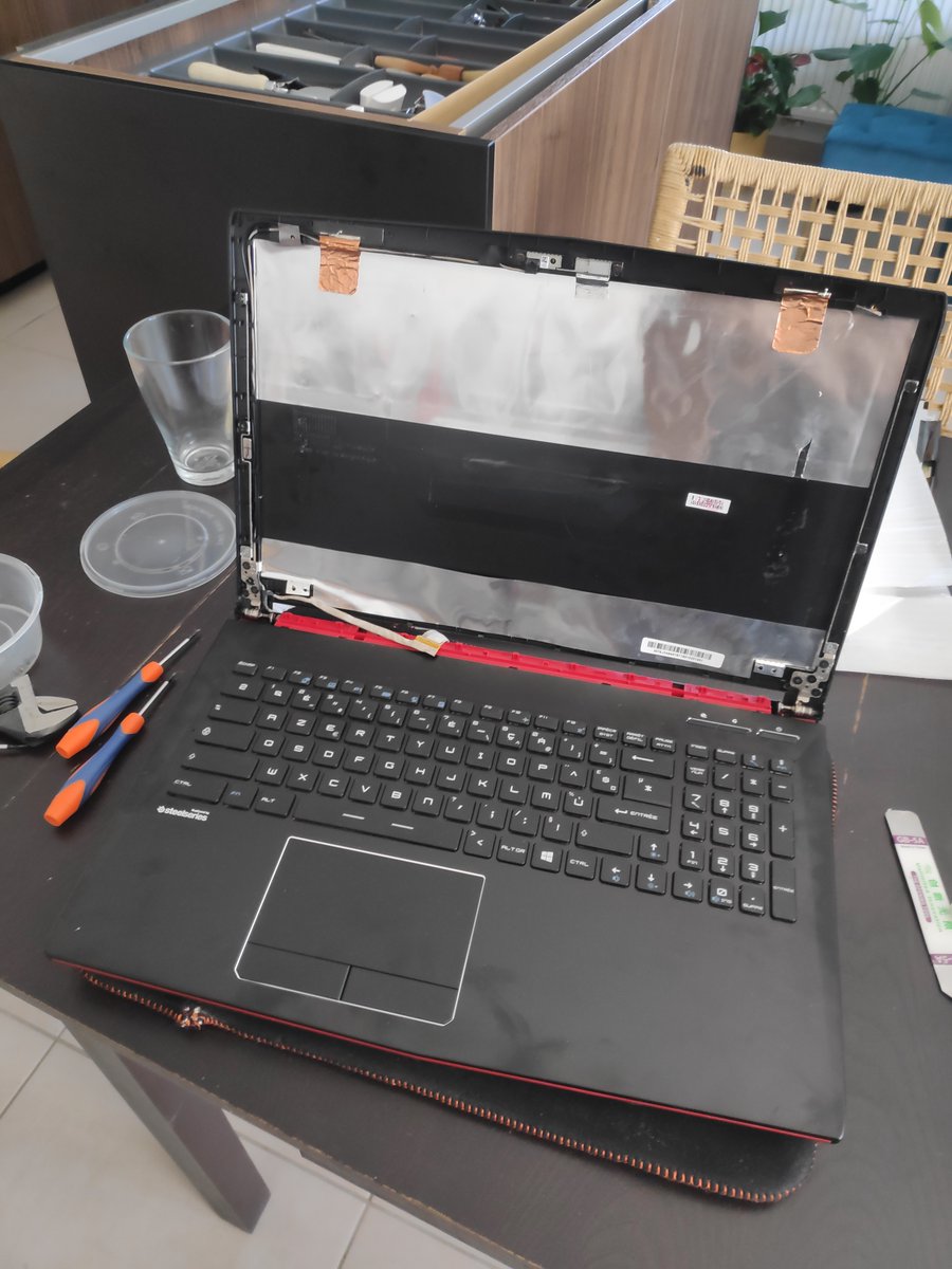 AFAB_Informatiq's tweet photo. Partie 3:
Voici des photos de la réparation du PC portable gamer MSI GP62.
#reparations #msi #pcportable #repair #laptop #gp62 #nvidia #intel #i5 #ecrancassé #charniere #GTX #gtx950m #6300hq #reparateur #reparation #annecy https://t.co/zoMhkPiLvg