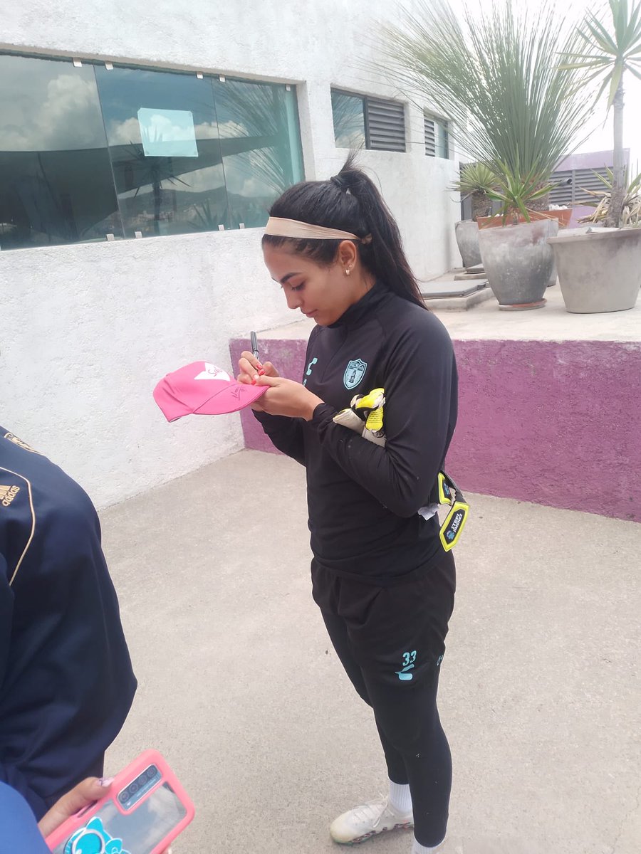 buenrostrochema's tweet photo. Convivencia y entrenamiento con SABA

Contamos con la visita de las ganadoras de la dinámica SABA, donde las participantes tuvieron la oportunidad de conocer nuestras instalaciones, recibir una plática de parte de nuestra psicóloga, conocer a nuestro plantel femenil https://t.co/4xJ6FVsA7r