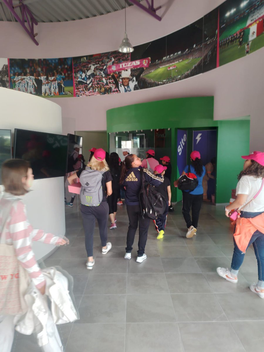 buenrostrochema's tweet photo. Convivencia y entrenamiento con SABA

Contamos con la visita de las ganadoras de la dinámica SABA, donde las participantes tuvieron la oportunidad de conocer nuestras instalaciones, recibir una plática de parte de nuestra psicóloga, conocer a nuestro plantel femenil https://t.co/4xJ6FVsA7r