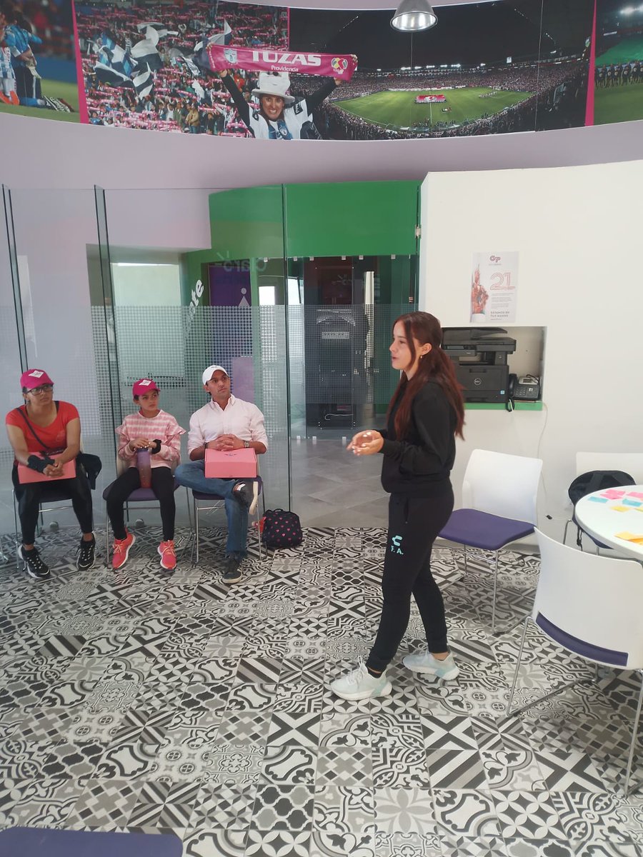 buenrostrochema's tweet photo. Convivencia y entrenamiento con SABA

Contamos con la visita de las ganadoras de la dinámica SABA, donde las participantes tuvieron la oportunidad de conocer nuestras instalaciones, recibir una plática de parte de nuestra psicóloga, conocer a nuestro plantel femenil https://t.co/4xJ6FVsA7r