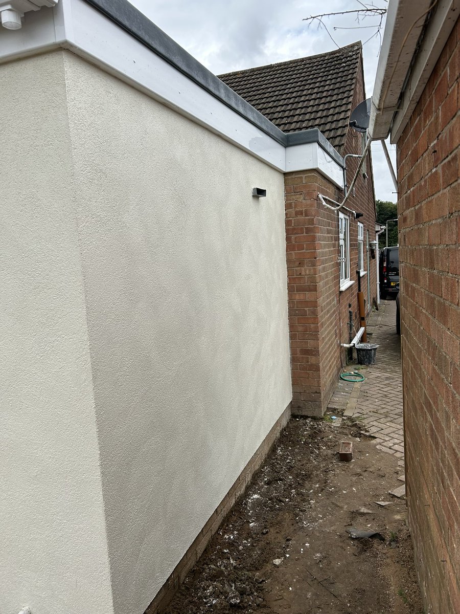 A small extension finished with a cream silicone enhanced render.. 👌