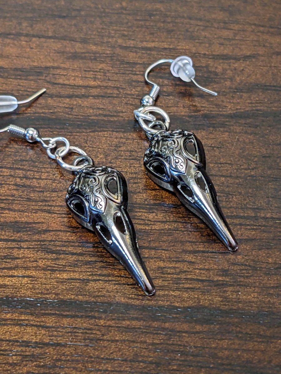 SquidsCraftLair's tweet photo. Made these earrings with bird skull charms 

#earrings #accessories #handmade https://t.co/HIo1kGfMHJ