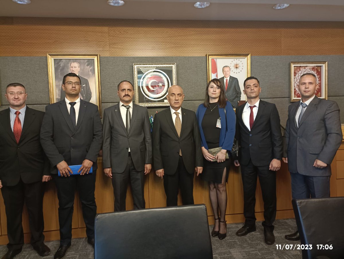 Devlet Bahçeli / #TBMMdeEmekliZAManı
#EskiUzmanÇavuşlar 
 TARIM VE ORMAN BAKANLIĞI KOMİSYON BAŞKANI 
SAYIN <a href="/VahitKirisci/">Prof.Dr.Vahit Kirişci</a> BAKANIMIZA SORUNLARIMIZI DİLE GETİRDİK VE DOSYAMIZI TESLİM ETTİK.GÖSTERMİŞ OLDUĞU İLGİ ALAKADAN DOLAYI ÇOK TEŞEKKÜR EDERİZ.