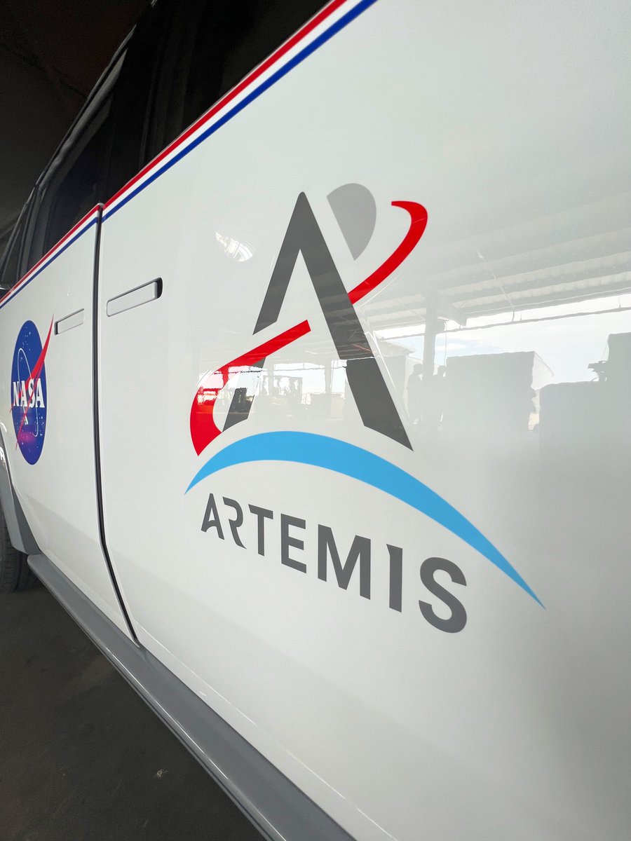 NASAGroundSys's tweet photo. Special Delivery! 🚚 

3 specially designed, environmentally friendly crew transportation vehicles from Canoo have arrived at @NASAKennedy. Today, Artemis launch director Charlie Blackwell-Thompson and team, along with officials from Canoo, will be taking the vehicles for a test drive out to Launch Pad 39B, where a crew of 4 @NASA astronauts will one day launch on Artemis II around the Moon.