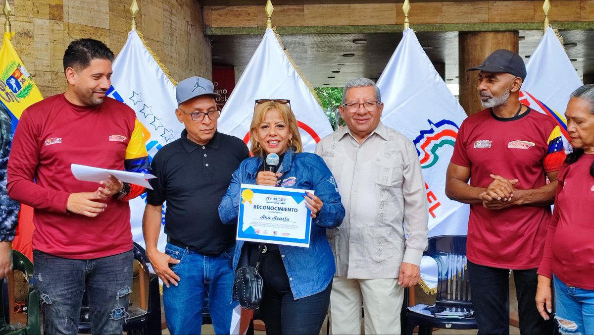 Los Trabajadores y las Trabajadoras del MPPPST y sus entes adscritos demuestran su #CompromisoYTrabajo, esta es la clave con que la fuerza laboral ha asumido el papel protagónico para consolidar la construcción de la Patria próspera. 

<a href="/NicolasMaduro/">Nicolás Maduro</a>