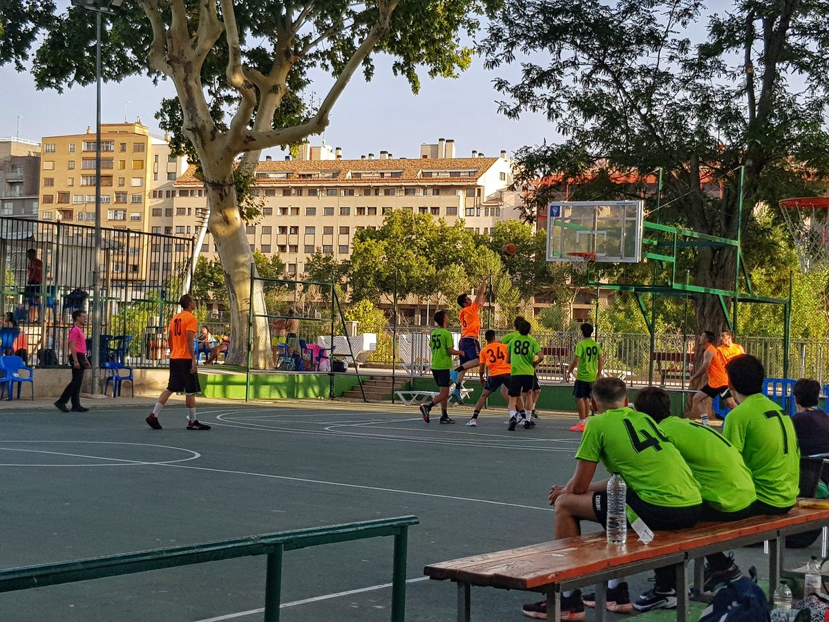 Jorge Albericio (@albericious_) on Twitter photo El #TorneoSocial de <a href="/CNHeliosBasket/">CNH Baloncesto</a> recupera un año más el ambientazo de #baloncesto en <a href="/cnhelios/">C.N. HELIOS</a> durante el #verano, en la que fue la primera pista de basketball en #Aragón #Zaragoza El #TorneoSocial de <a href="/CNHeliosBasket/">CNH Baloncesto</a> recupera un año más el ambientazo de #baloncesto en <a href="/cnhelios/">C.N. HELIOS</a> durante el #verano, en la que fue la primera pista de basketball en #Aragón #Zaragoza