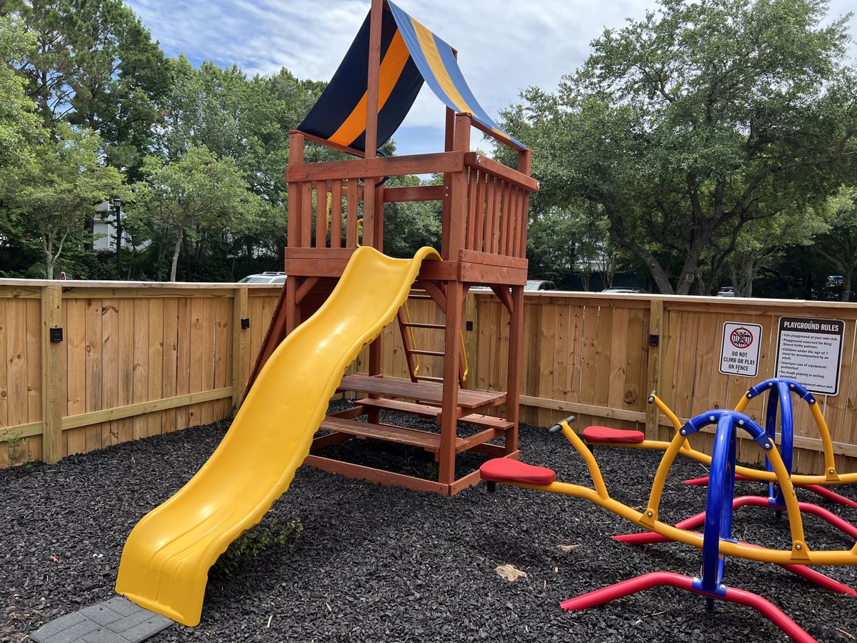 KSGrille's tweet photo. What do you guys prefer? Indoor or outdoor seating? Check out our kid friendly patio if you haven't yet! https://t.co/ukfKu9Hiq8