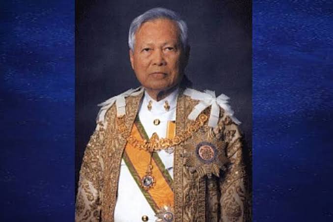 kokpitugsa's tweet image. นายกในดวงใจผม อาจจะไม่เหมือนกันไม่ว่ากันนะครับ
1 ป๊าเปรม ทันแค่ตอนเด็ก ดูข่าวก็จะเห็นท่านบ่อยขณะปฏิบัติหน้าที่ และข่าวในพระราชสำนักจะอยู่เคียงข้างพระวรกายในหลวง ร.๙ ตลอด
2 ลุงชวน ดูแกเป็นคนสุขุมคัมภีรภาพ ในความคิด เป็นคนมีศิลปะในการวาดรูป ศิลปะในการพูด เคยอ่านหนังสือแก (ต่อ)