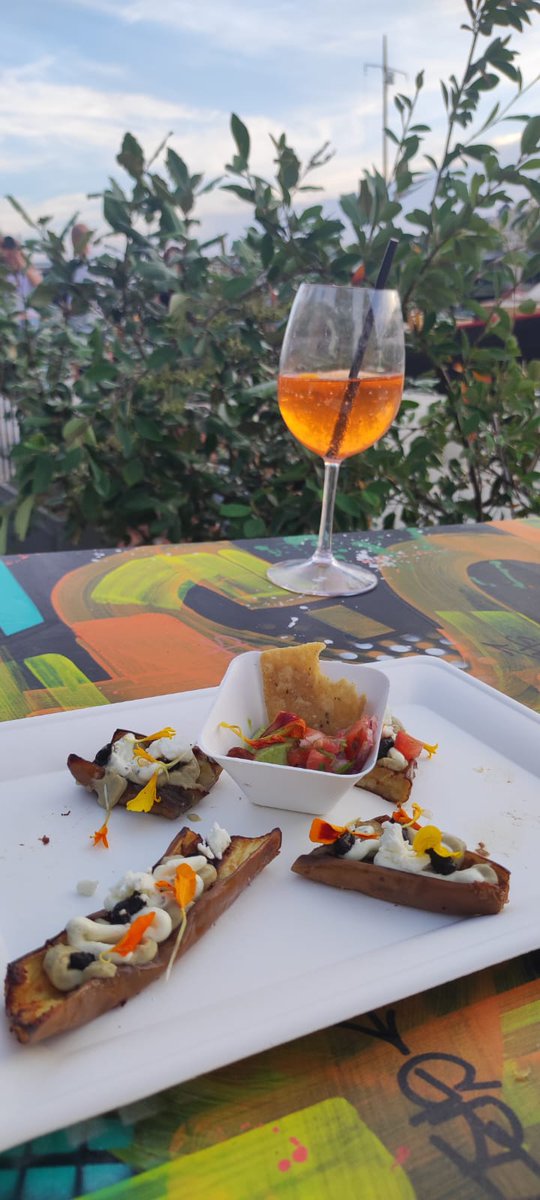 Délices à @quai_96 avec <a href="/danny_khezzar/">Danny khezzar TopChef 14</a>. Port de Suffren, soirée estivale à Paris #bonheur 🙏