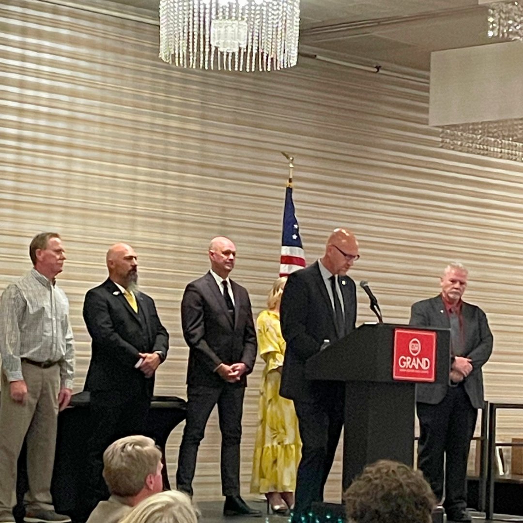 Nevadaworks's tweet photo. Congrats to the Northern NV Electrical Program graduates! 🥂 All of this wouldn’t have been possible without the dedication from our key program contributors, Alan Darney and Lyle Witt from Northern NV Electrical and Dr. Alexander from @TMCC. #Leaders

@NV_GOWINN 
@NNVTrades https://t.co/7aITClIjvB