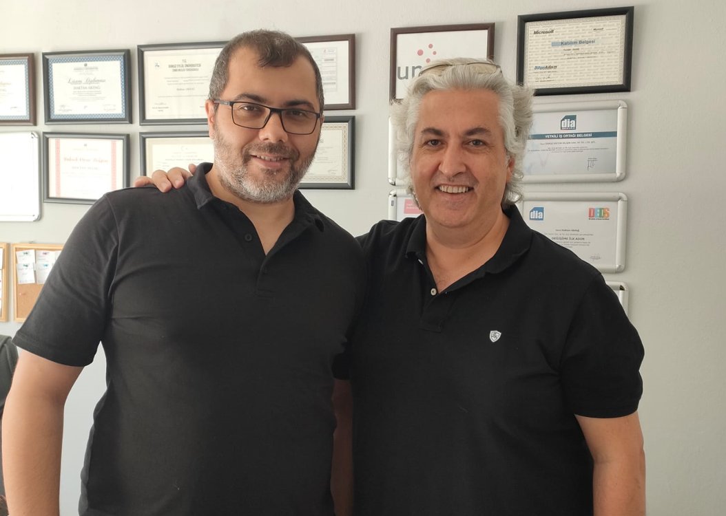 haktanakdag's tweet image. #workcube &apos;in değerli #cto&apos;su Ömer Turhan bey&apos;in bizi ofisimizde ziyaret etmesinden dolayı çok gurur duydum. Sektörün ileri gelenlerinden biri olduğunu düşündüğüm ve bir cto olarak örnek aldığım Ömer bey ile #voidentegrator hakkında istişarelerde bulunmak çok güzel bir deneyimdi.