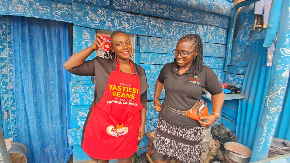 DoreenNasaasira's tweet photo. Showg this lady how to use Royco cubes. u can win kitchen accessories π
1. Prepare bean stew
2. Upload a video of u crumbling Royco Cubes on yo' FB page. 3.Use the hashtags #CrumbleCrumble #ForTheTastiestBeans
4. Upload on yo' status n tag Royco Uganda, https://t.co/TvggzbU199 https://t.co/f4rub0Ziw9