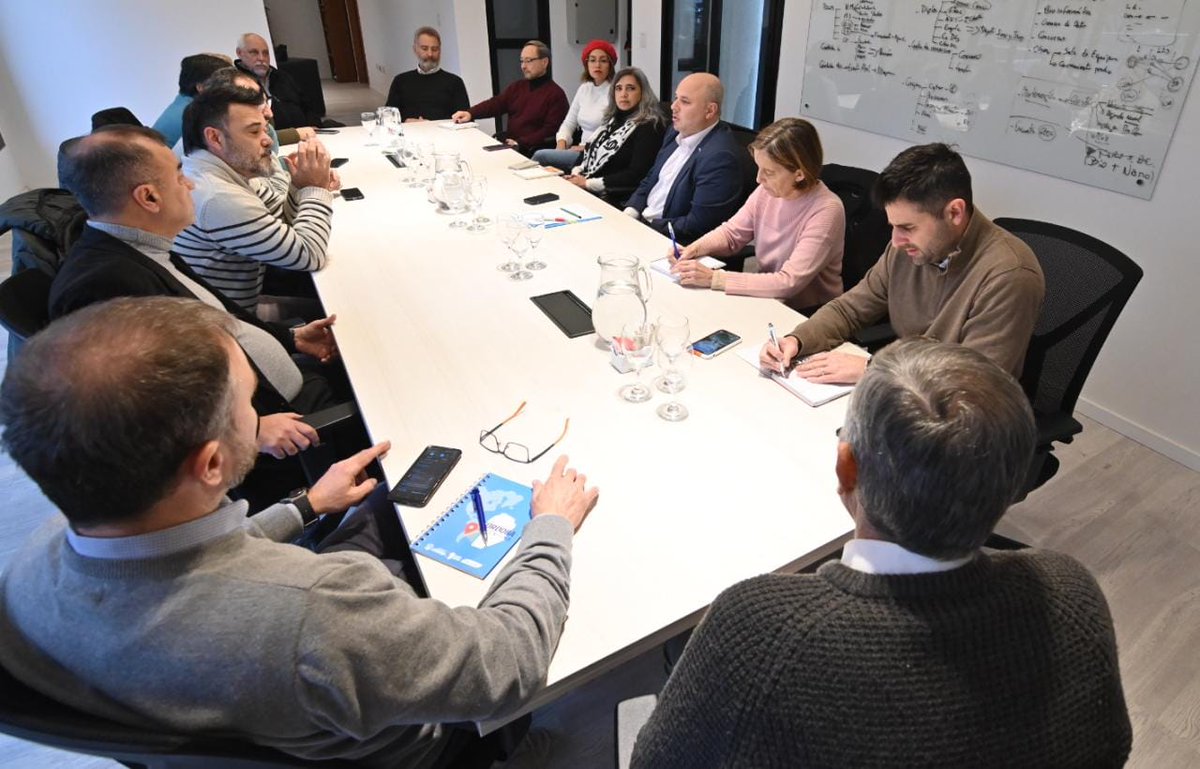 Me reuní con los representantes del #NodoEdutech, un espacio conformado por las Universidades e Institutos Terciarios de la Provincia, que se enfoca en la Educación y la Tecnología.