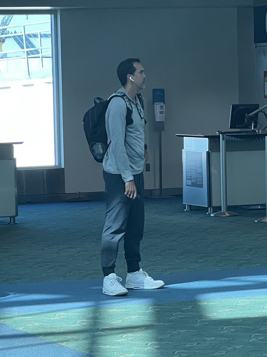 pdxGRAPHIN's tweet photo. On the plane from Vegas to Portland with Spoelstra. Hope heโs not here to pick up Dame lol https://t.co/EF8LzcrDWm