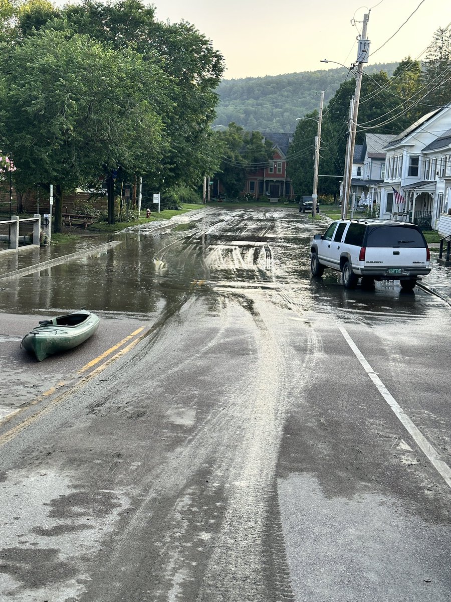 KenrickFischer's tweet photo. Receding. 

#Vermont #Flood #VTflood23 https://t.co/zYOkUemKkf