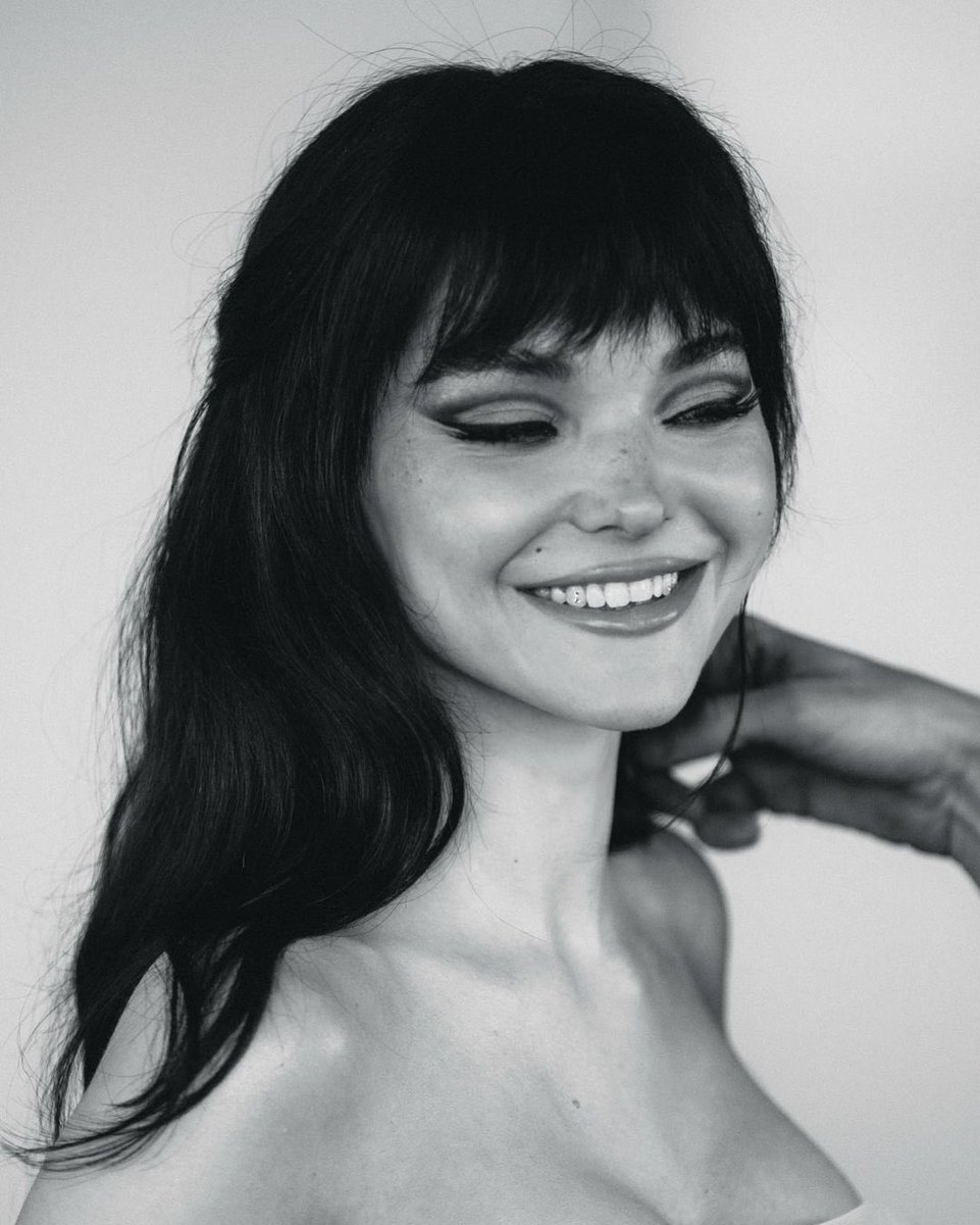 dovesourceshq's tweet image. Dove Cameron via Instagram.