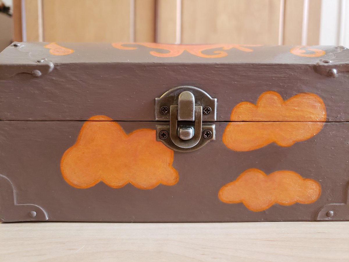 CookieDodo27's tweet photo. My sister painted my box with the ninjago hands mural https://t.co/OyLQTehnwF