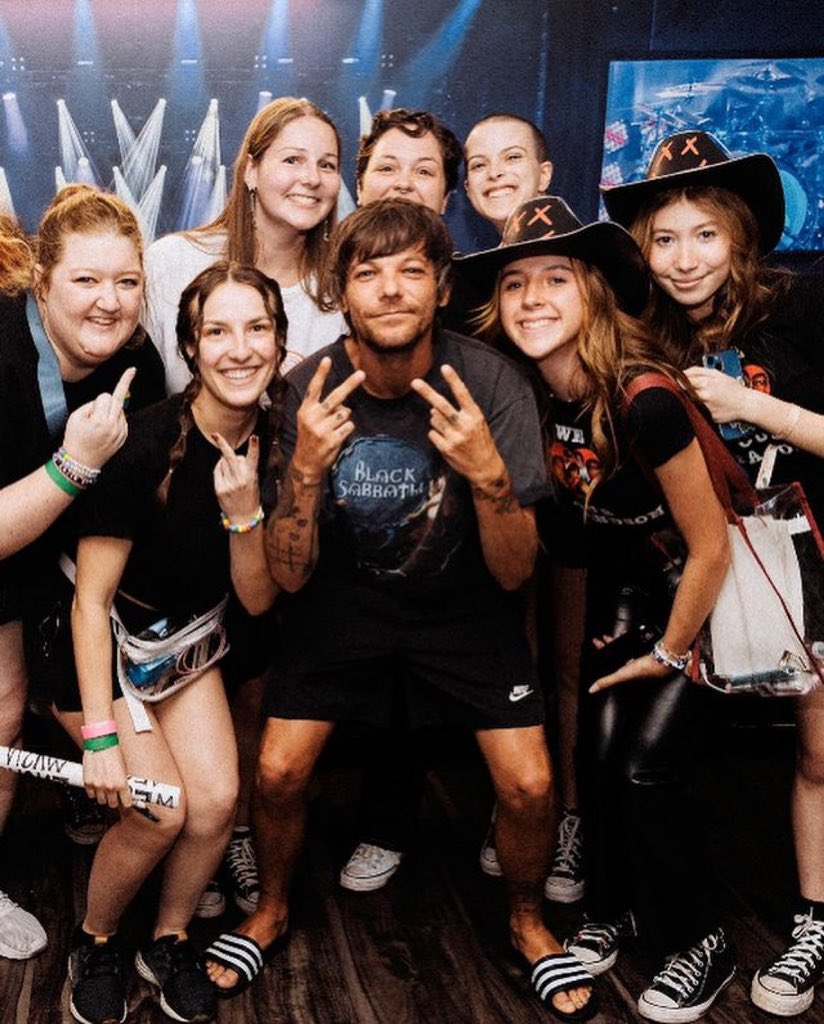 HLNewsBr's tweet photo. 🚨| Depressão, Não era eu!!
Louis durante o M&G na semana passada em #FITFPhoenix
Via shayleywebster13 https://t.co/5tvTottpZK