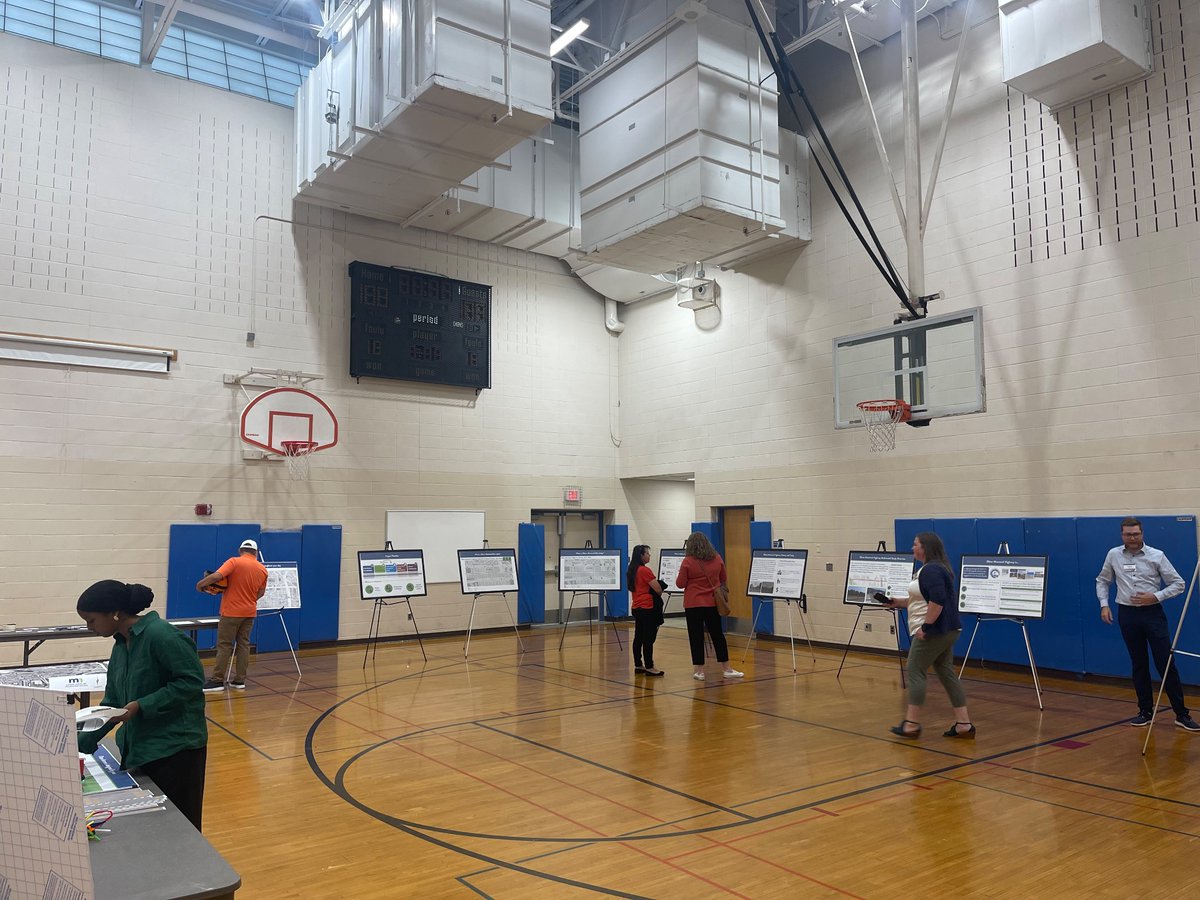 AlexT_Burns's tweet photo. The first Olson Memorial Highway workshop is happening right now at the Harrison Rec Center gym until 8:30! Stop by and tell MnDOT to #BringBack6th! 
https://t.co/QiUjCLRf1C https://t.co/JoymIlCG0t