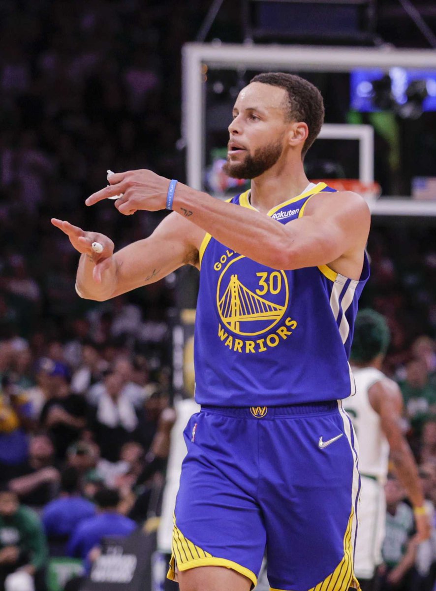 Kay3m_'s tweet photo. @BleacherReport Doing this with 6 min left in the 3rd qtr in game 6 of the finals is wild https://t.co/xygJpMHlyB