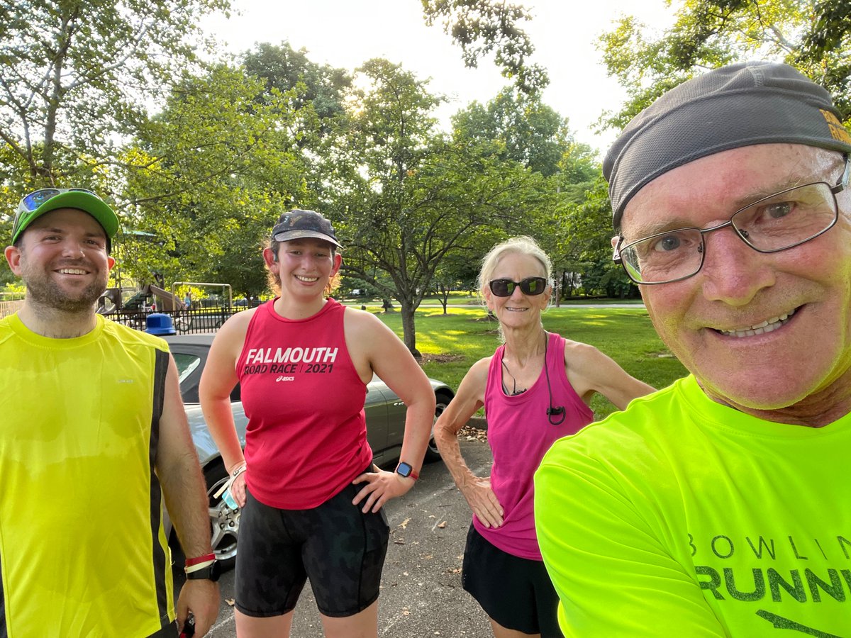 BGRoadRunners's tweet photo. Running in the heat is not for the weak! 💪🏻 Way to go, Nathan, Hillary, Dee & Peter! #TueGroupRun #BGRC https://t.co/WWdY2daF9d