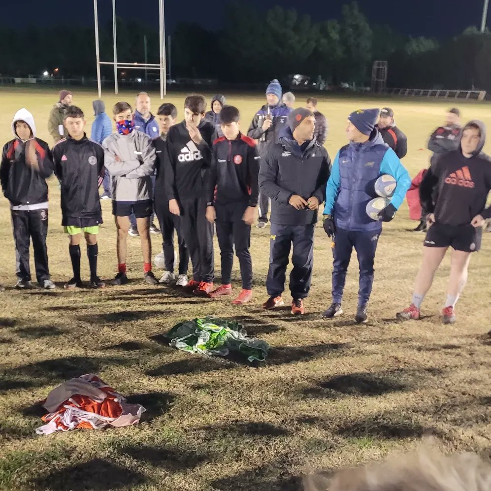 Ursrugby's tweet photo. #ConectaRugby A primera hora de la tarde, Martín Gaitan, coordinador del Área de Capacitación UAR y del Plan Conecta, y Martin Amon, secretario técnico del Alto Rendimiento UAR, estuvieron brindando una clínica y viendo a los juveniles que participan del
CENTRO de la @Ursrugby https://t.co/odWJaWaWjo