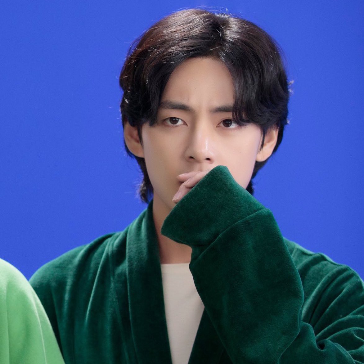 BTS V UNION on Twitter "📰 In a recently released behindthescenes video of a Xylitol