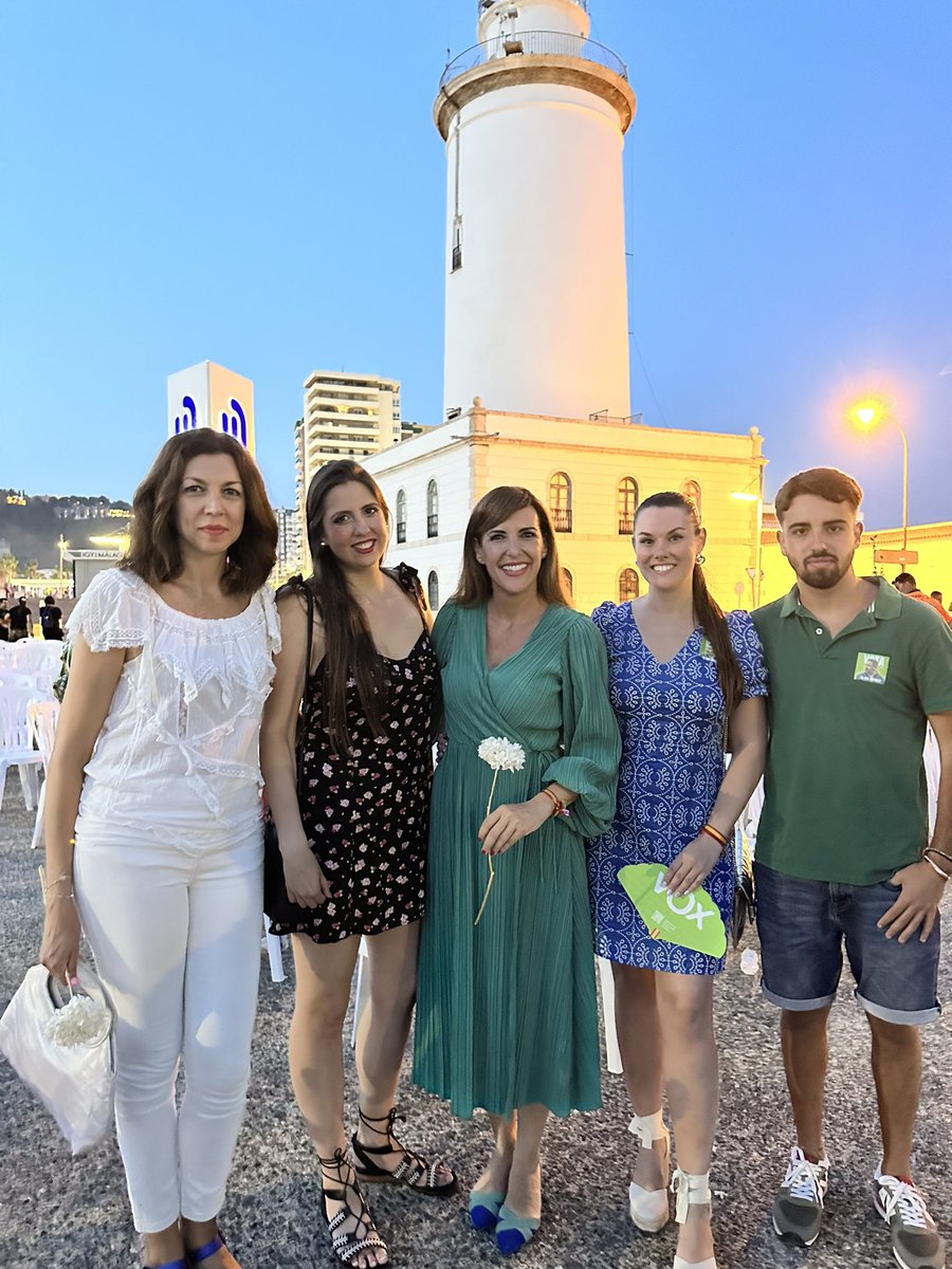 Sandrasaelis's tweet photo. Gran movilización en Málaga para ver a @Santi_ABASCAL.

Este #23J será la oportunidad para que se ponga en valor lo que realmente importa, que son los intereses del pueblo español en su conjunto, acabar con la ruina y comenzar a reconstruir nuestra querida España.

#LoQueImporta https://t.co/wdpvGrZIZD