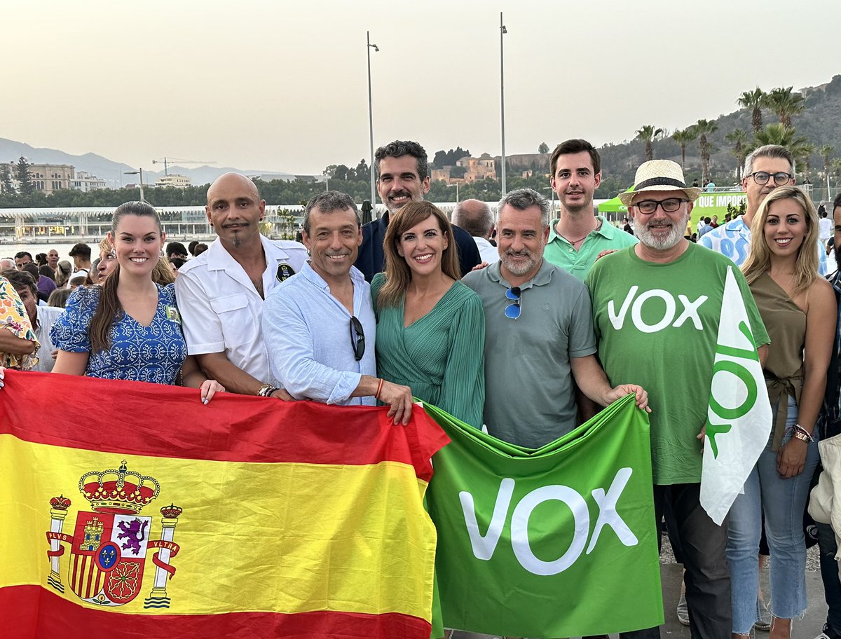 Sandrasaelis's tweet photo. Gran movilización en Málaga para ver a @Santi_ABASCAL.

Este #23J será la oportunidad para que se ponga en valor lo que realmente importa, que son los intereses del pueblo español en su conjunto, acabar con la ruina y comenzar a reconstruir nuestra querida España.

#LoQueImporta https://t.co/wdpvGrZIZD