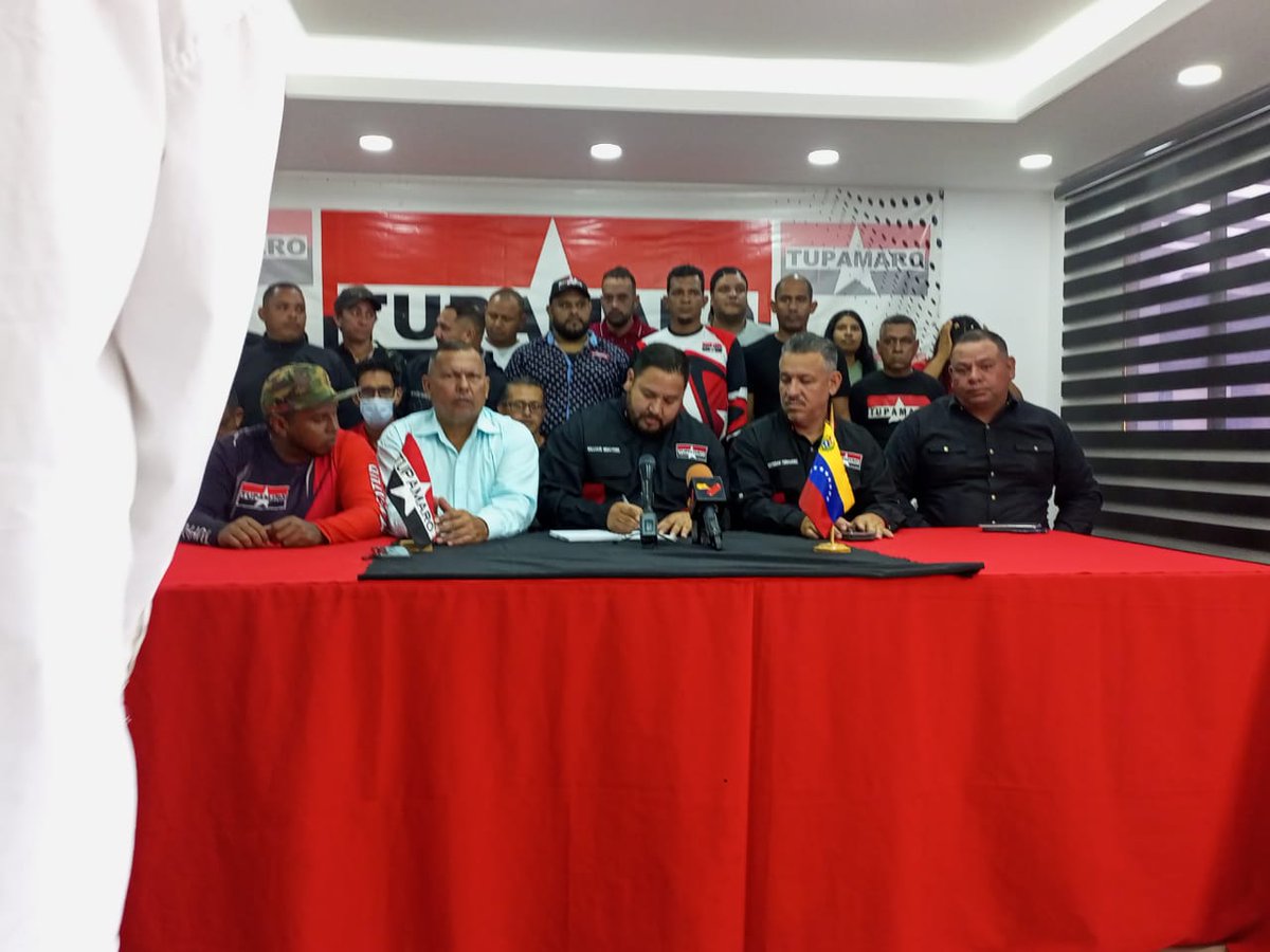 MrtRibas's tweet photo. Con el objetivo de ir construyendo la nueva sociedad que queremos, fueron aprobados las líneas estatutarias de nuestra organización @TupamaroMRT en Secretariado Nacional Ampliado en la ciudad de la Guaira. 

#SecretariadoNacionalTupamaro2023
#PorAmorALaPatria
@NicolasMaduro https://t.co/kjHGfyTQxo