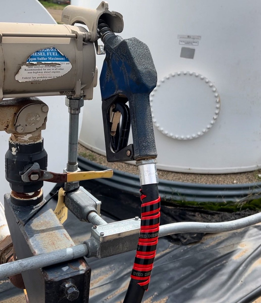 You never want to mix up the type of fuel you’re using. Our Fuel Finders ensure you are always pumping what you need!

Shop at outbackwrap.com!

#fuel #outbackwrap #makehookingupeasy #farmtok #farmequipment #diesel