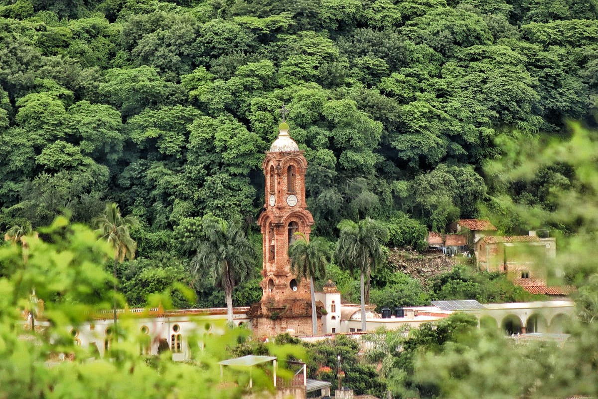 SECTUR_mx's tweet photo. ¿Aún no sabes dónde pasar el verano? 😎
✈️ Visita el nuevo #PuebloMágico de #Nayarit, #AmatlánDeCañas y descubre históricos templos que datan desde el siglo XIX, pasa tardes de diversión en sus preciosos manantiales y ríos como “El Manto”. 💦🏊♂️
#MéxicoEsTurismo🇲🇽 #AlViajarSumas✈️ https://t.co/eeKbnHLsBK