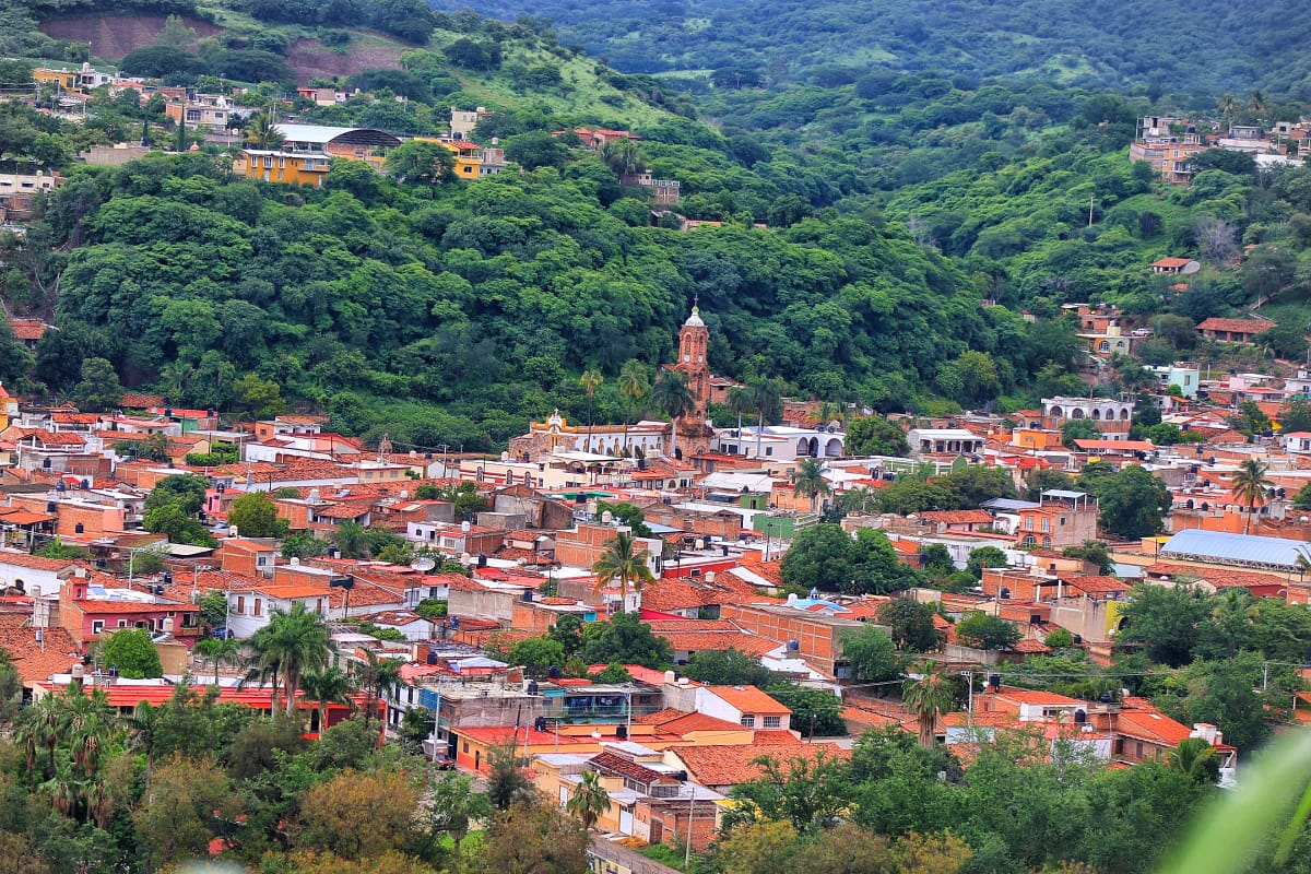 SECTUR_mx's tweet photo. ¿Aún no sabes dónde pasar el verano? 😎
✈️ Visita el nuevo #PuebloMágico de #Nayarit, #AmatlánDeCañas y descubre históricos templos que datan desde el siglo XIX, pasa tardes de diversión en sus preciosos manantiales y ríos como “El Manto”. 💦🏊♂️
#MéxicoEsTurismo🇲🇽 #AlViajarSumas✈️ https://t.co/eeKbnHLsBK