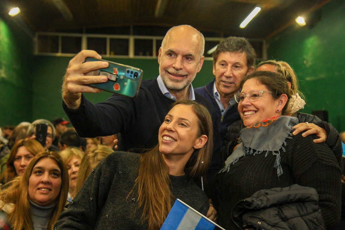 gustavoposse's tweet photo. Tuvimos un gran encuentro junto a @horaciorlarreta y cientos de vecinos que se acercaron a participar y a brindarnos su apoyo.

Juntos, hombro a hombro, con experiencia y gestión, es como vamos transformar la realidad de millones de argentinos y a sacar a nuestra provincia y a nuestro país adelante.

#QueremosLoMismo