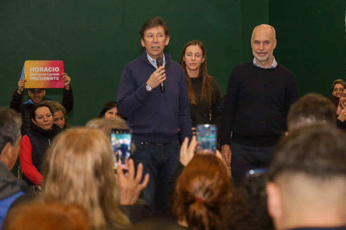 Tuvimos un gran encuentro junto a <a href="/horaciorlarreta/">Larreta</a> y cientos de vecinos que se acercaron a participar y a brindarnos su apoyo.

Juntos, hombro a hombro, con experiencia y gestión, es como vamos transformar la realidad de millones de argentinos y a sacar a nuestra provincia y a