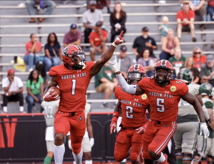 #AGTG After A Great Conversation With <a href="/GovsFB/">Austin Peay Football</a> I’m Blessed To Receive A Offer From Austin Peay University 🔴⚪️ !!