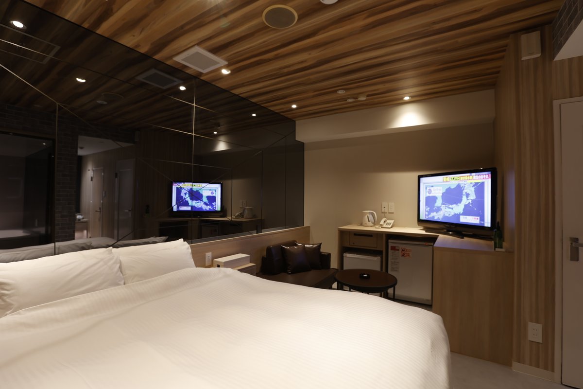 北海道旭川市二条通にあるHOTEL LUANA(ルアナ)です⸜🙌🏻⸝
リニューアルした『301号室』の写真です😌📷
皆様のご来店を心よりお待ちしております🌹🖤

北海道旭川市二条通19左3号
☎0166-33-5219