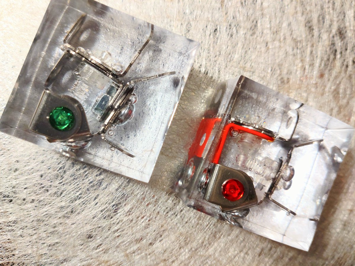 monor_one's tweet photo. 新作FIX-RAY。
今までこのサイズのFIX-RAYは作ったことなかった…というより技術的に作れなかったんですが💦最近作れるようになりました😊
過去最小縦横3.5cmのFIX-RAYです。
https://t.co/ubfaSdI8HQ
#art #FIXRAY
#アート好きな人と繋がりたい
#ハンドメイド好きな方と繋がりたい https://t.co/DCbjCDIGJT