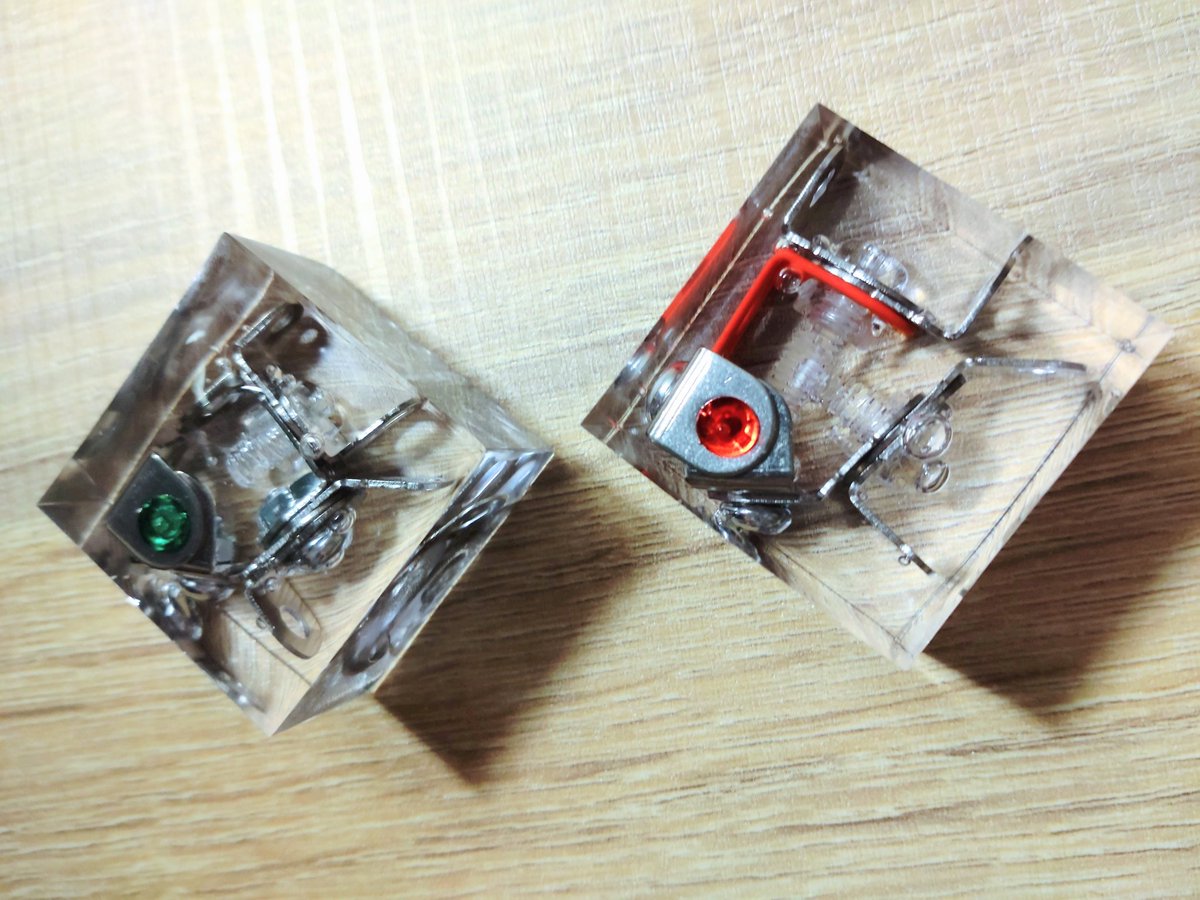 monor_one's tweet photo. 新作FIX-RAY。
今までこのサイズのFIX-RAYは作ったことなかった…というより技術的に作れなかったんですが💦最近作れるようになりました😊
過去最小縦横3.5cmのFIX-RAYです。
https://t.co/ubfaSdI8HQ
#art #FIXRAY
#アート好きな人と繋がりたい
#ハンドメイド好きな方と繋がりたい https://t.co/DCbjCDIGJT