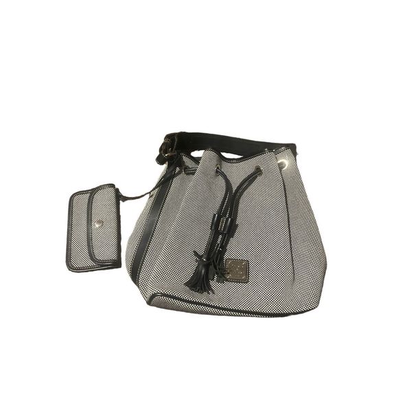 GinaGoodson's tweet photo. So good I had to share! Check out all the items I'm loving on @Poshmarkapp #poshmark #fashion #style #shopmycloset #dooneybourke #katespade #halebob: https://t.co/OiQWmqa4RJ https://t.co/EjhbKCjnqj