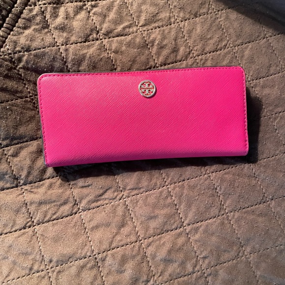 So good I had to share! Check out all the items I'm loving on <a href="/Poshmarkapp/">Poshmark</a> #poshmark #fashion #style #shopmycloset #freepeople #carven #toryburch: posh.mk/C2IB5IEomBb