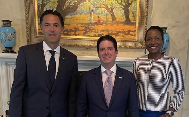 🌎Inspiring meeting with <a href="/SecRaimondo/">Secretary Gina Raimondo</a> and <a href="/FedericoAlfaroB/">Federico Alfaro Boyd</a>, discussing the partnership between the US and Panamá. I am proud that <a href="/TheAESCorp/">The AES Corporation</a>. has been supporting Panamá for nearly 25 years in building a more resilient and secure energy system. ⚡️
 
#YesAES
