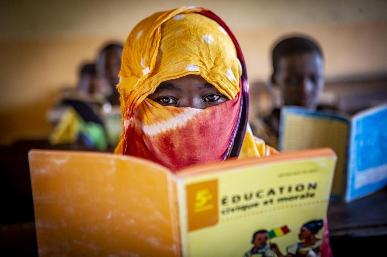 NEW: Across the central #Sahel, the #right of #girls to develop, equally or at all, is under profound threat. 

<a href="/PlanGlobal/">Plan International</a> latest synthesis report highlights how #hunger and #conflict repress girls’ rights in the Sahel.

buff.ly/3DfIgJT 

 📸 UNICEF/UN0538108/Keïta
