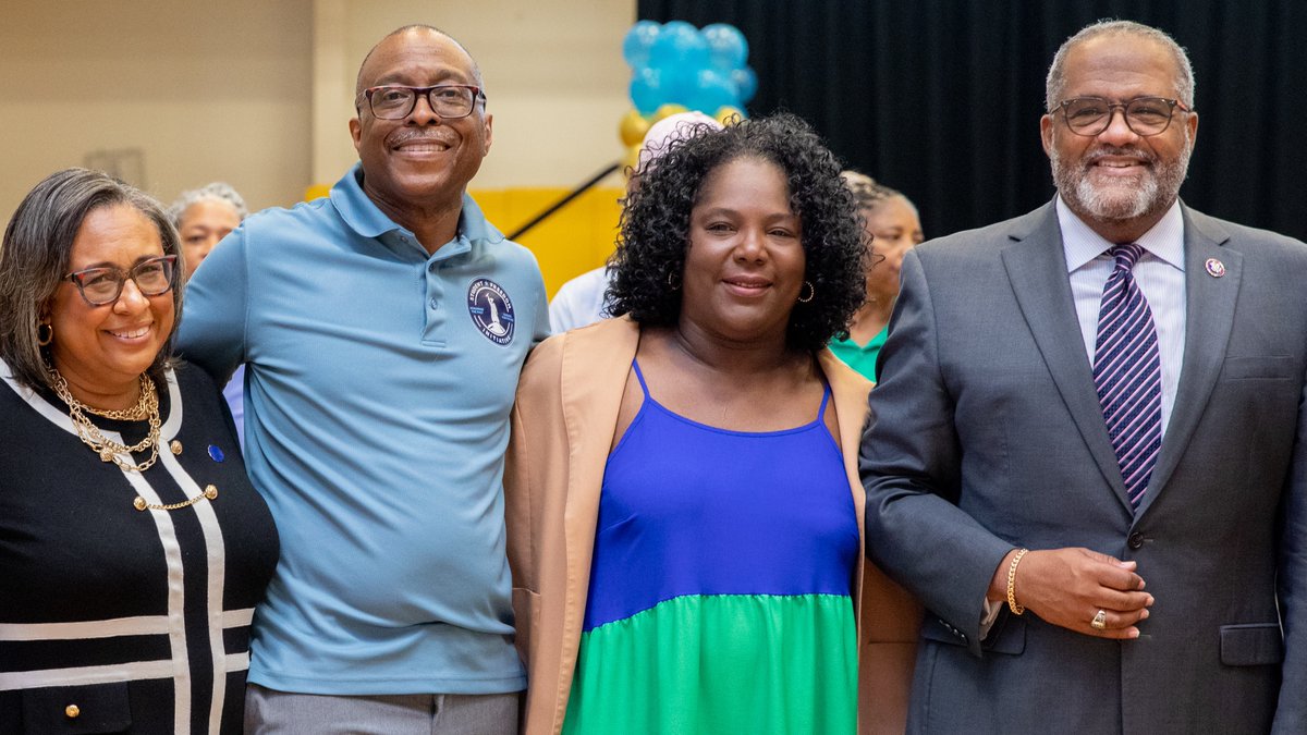 du1869's tweet photo. ICYMI: President Ford was recognized as a Hometown Hero at the 2023 Community Health and Wellness Festival for her "leadership helps 'spark change' by enhancing the community's health and wellness." 

#myDU #FairDillard https://t.co/YV471pMSV9