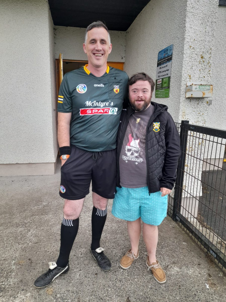 We had a very special umpire this evening at our minor match between <a href="/McQuillanGAC/">McQuillan GA&CC Ballycastle</a>  and <a href="/BridiniOgaCC/">Brídíní Óga Camogie</a>. 📷 Oscar and BAFTA winning James Martin dropped by to give our referee Jerome McAllister a hand
Thank you James.💛
#respectyourreferee #oscarwinner #anirishgoodbye #dowhatyoudo