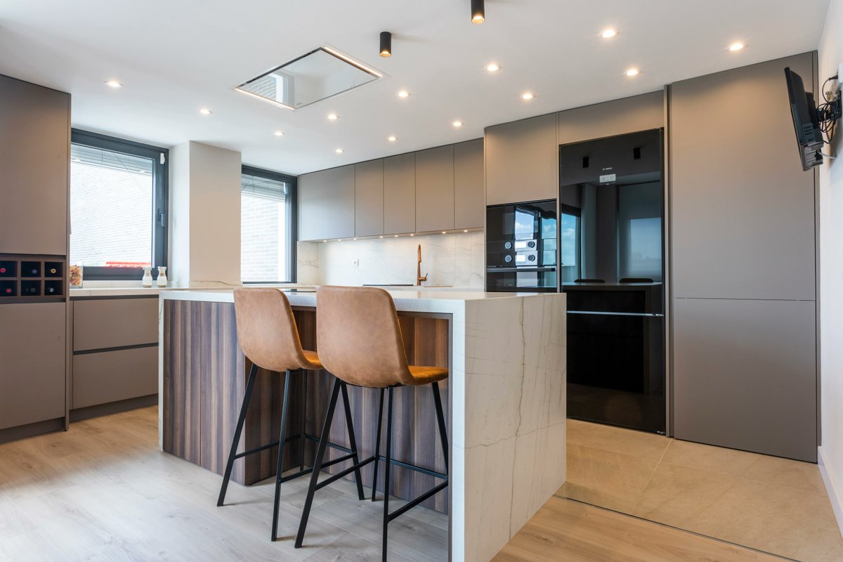 inkococinas's tweet photo. Tonos nudes, líneas rectas, un conjunto elegante y con personalidad.
Modelo Velvet
#inkococinas #INKOCOCINAS #cocinaamedida #cocinaydiseño
#cocinacolortopo #cocinavelvet #cocinanude #islacocina #mueblemural #styleandlining #styleandarchitecture #decoration #interiordesign https://t.co/xOpdBDRTld
