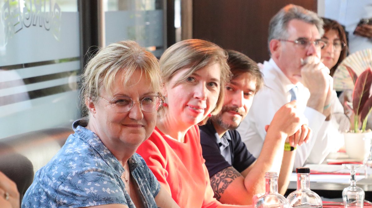 GeneTerrain's tweet photo. En cette soirée @GeneTerrain, nous avons mené un exercice de proximité, la clé pour faire ensemble sans tout attendre de l’Etat.
La France est un pays incroyable, qui investit, protège, fait une force des différences et qui mérite que nous lui faisons confiance 🤝 https://t.co/tb3dyBXl3i