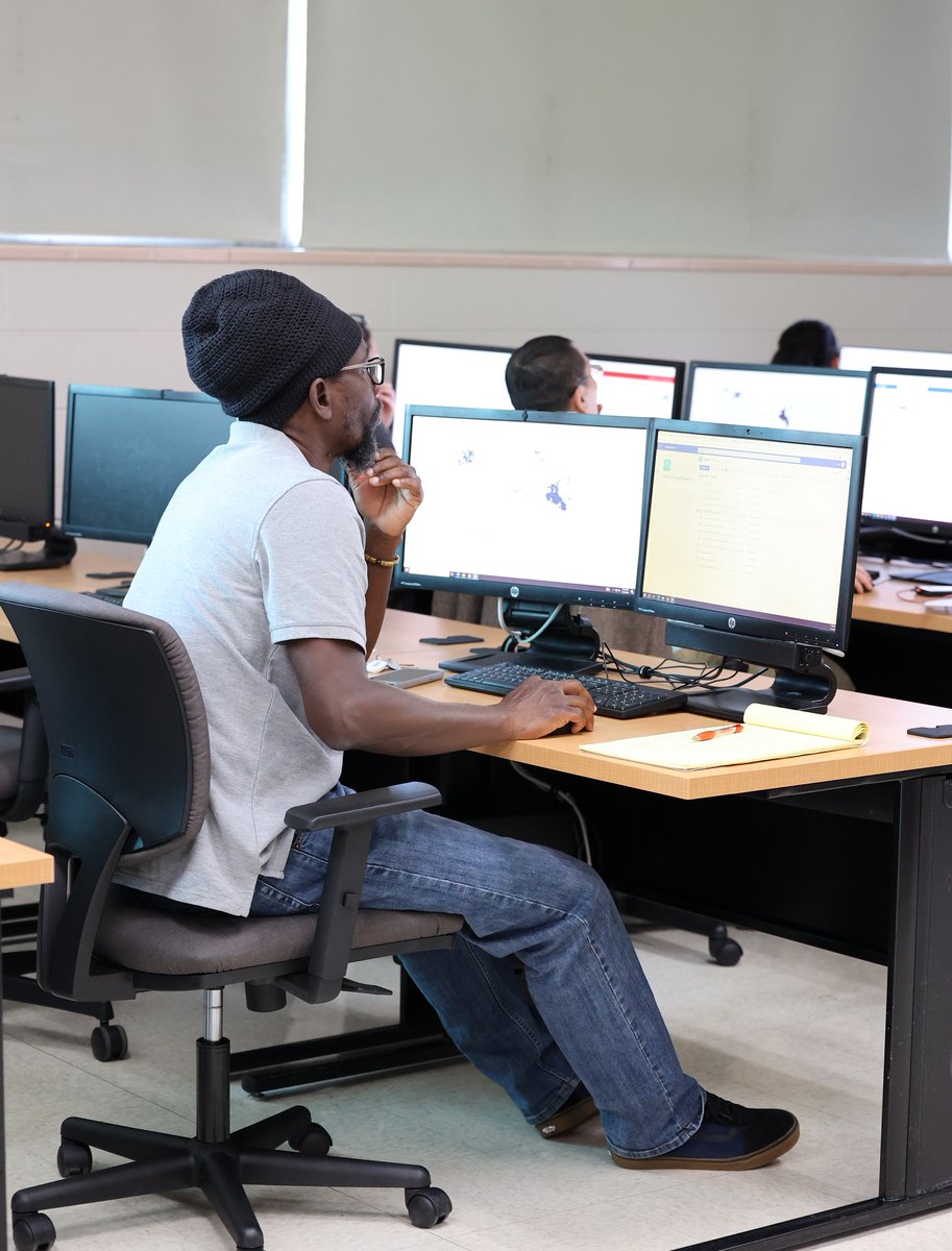 UWSPcols's tweet image. School was in session today in the #UWSP Science Building.  Today&apos;s faculty workshop focused on exploring geographic information system (GIS) data to customize it for course use. 
#geospatialscience 🗺#GIS