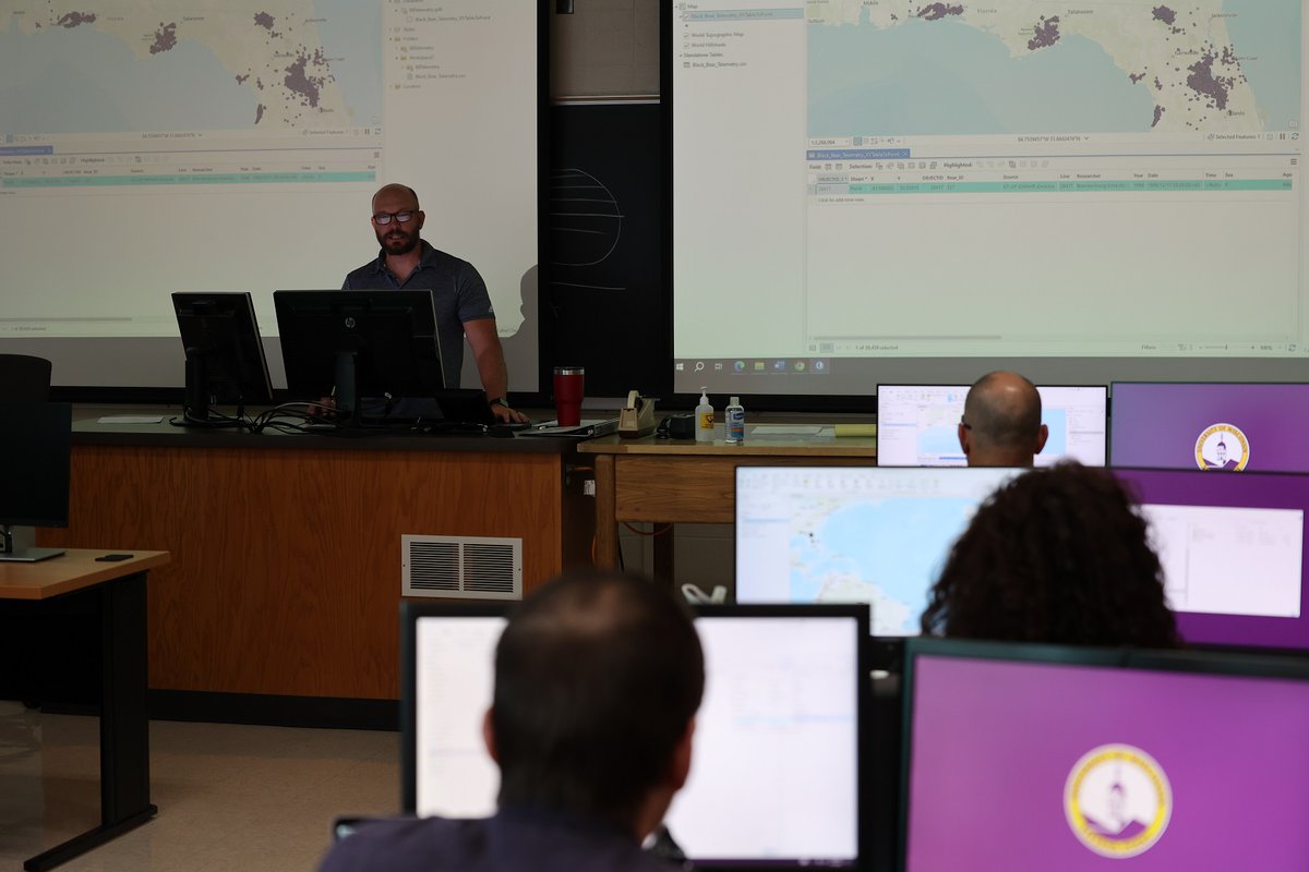 UWSPcols's tweet image. School was in session today in the #UWSP Science Building.  Today&apos;s faculty workshop focused on exploring geographic information system (GIS) data to customize it for course use. 
#geospatialscience 🗺#GIS
