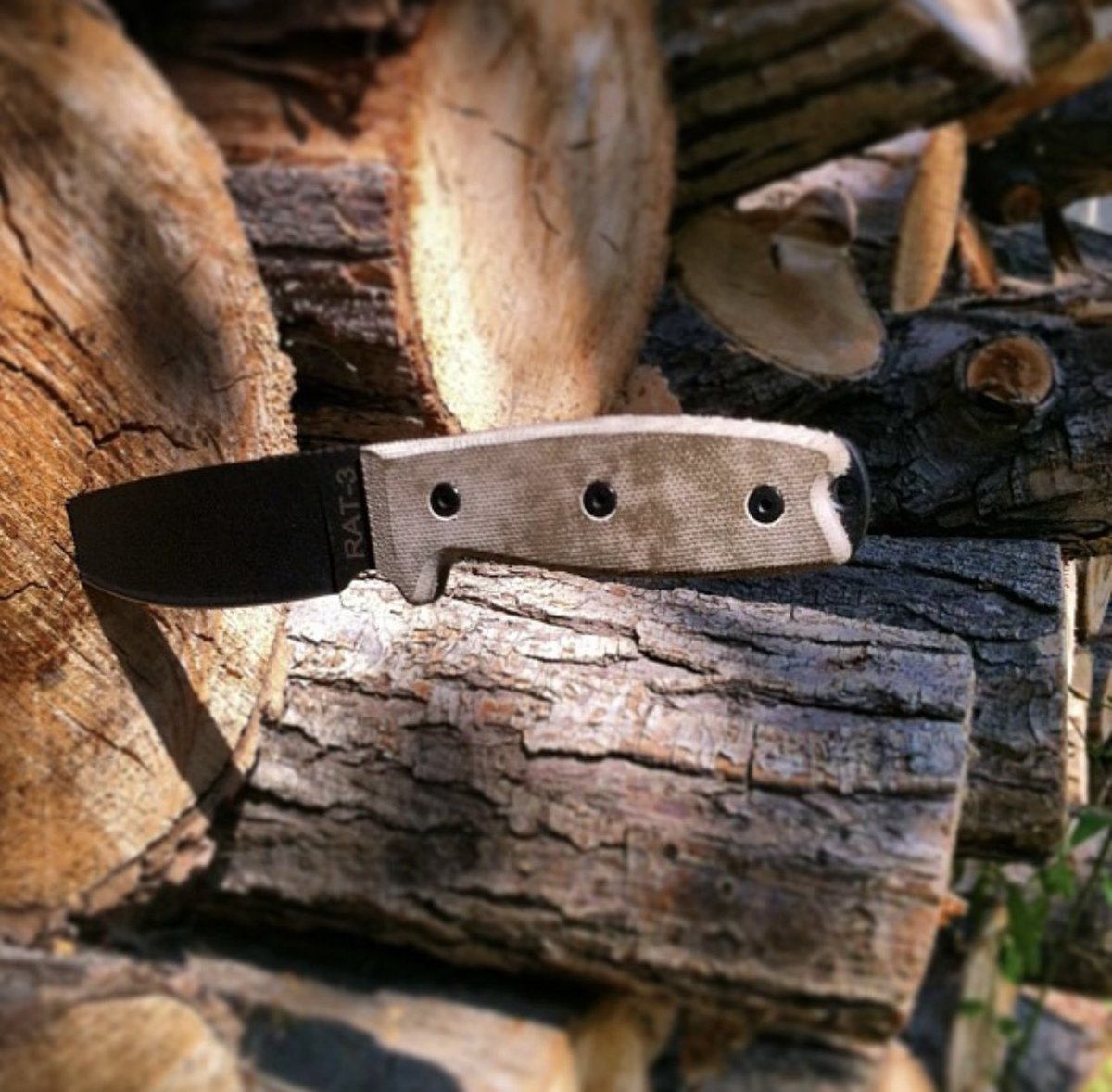 OntarioKnife's tweet photo. A #RAT3 can double as a standard #Fixedblade but also an #EDC! It’s compact size perfect for all kinds of everyday tasks a folder just can’t accomplish! 👌🏽🔪 🐀 
https://t.co/2fOeH4kKf4  #ontarioknifecompany #ontarioknife #ontarioknives #ontarioknifeco #OKC1889 https://t.co/SZ8vT7yKoN